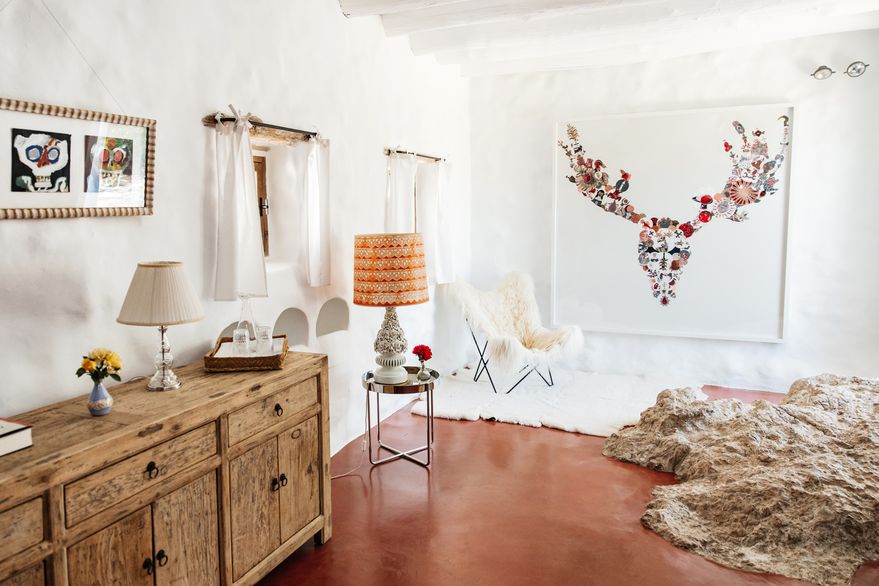 a-room-with-the-natural-rock-in-andalusian-style